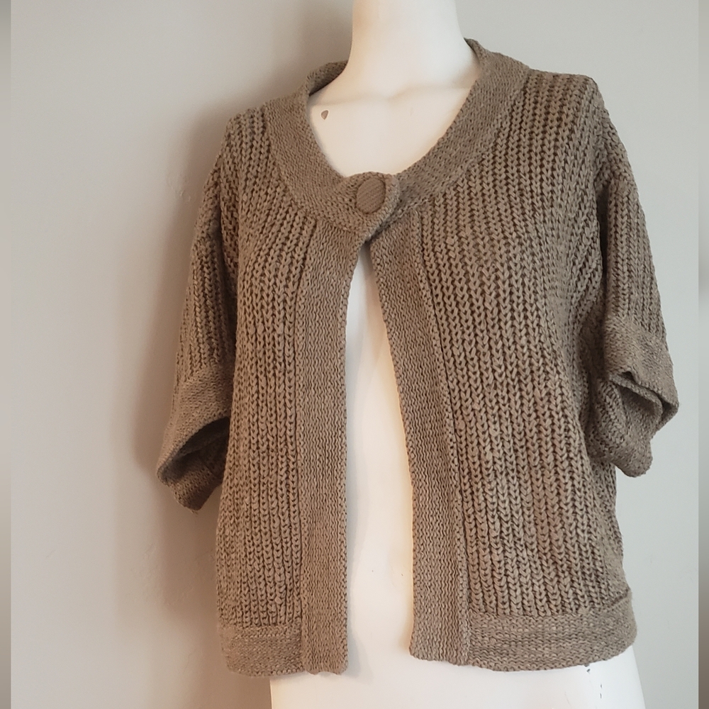 August Silk Cropped Sweater with 1 button Short sleeve knitted Size XL